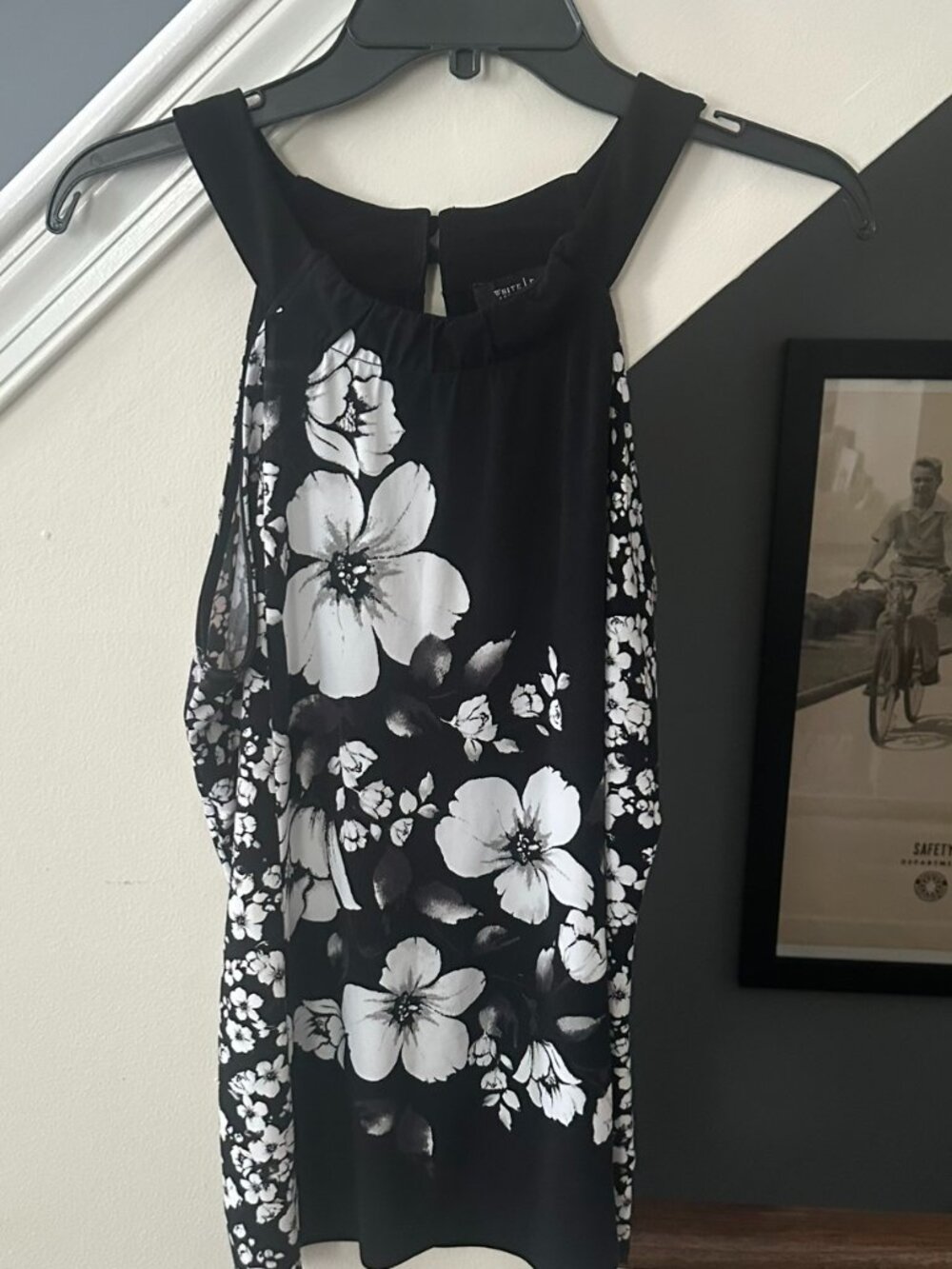 White House Black Market Sleeveless Floral Tank – Size M